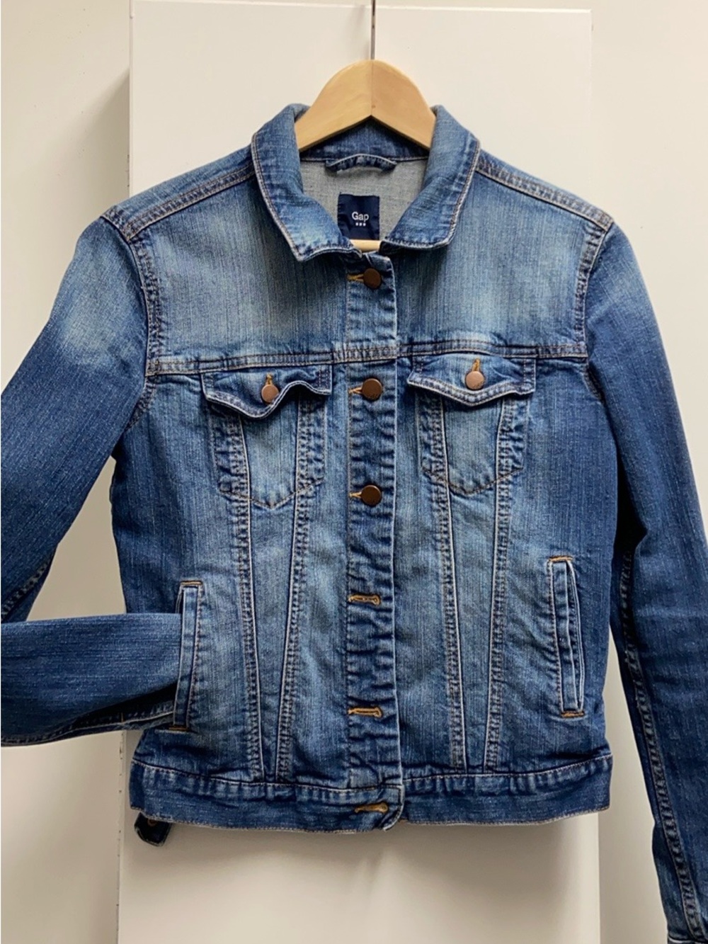 GAP Women's Light-Mid Blue Denim Jacket